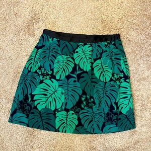 Ladies Banana Republic Size 2 Skirt.  16” Length. Side Zipper. Great condition.